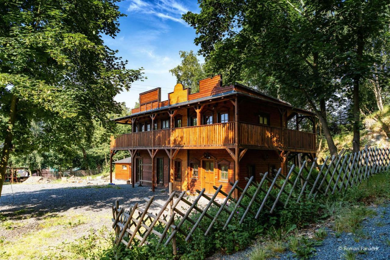 Pensiony A Ubytovani V Kempu Indiana Edrovice Exterior foto