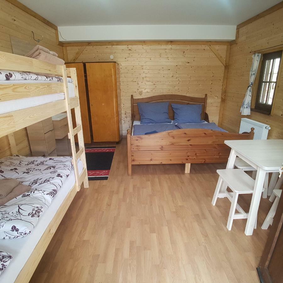 Pensiony A Ubytovani V Kempu Indiana Edrovice Exterior foto